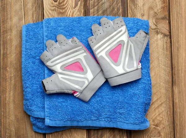 depositphotos_423938214-stock-photo-blue-terry-towel-sports-gloves
